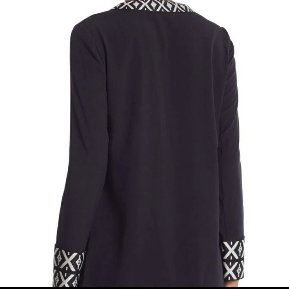 Tory Burch women’s embroidered tunic blouse with V-neck design size 4